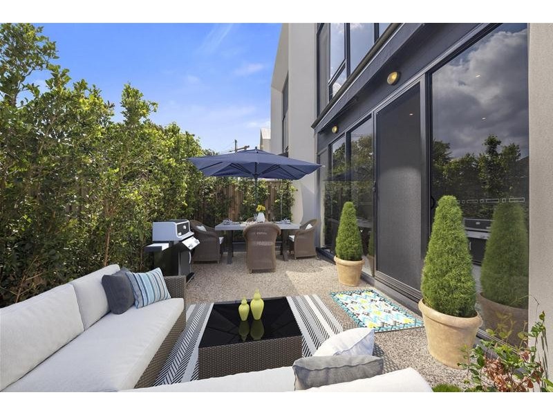 2/9 Magnoli Circuit, Palm Beach QLD 4221