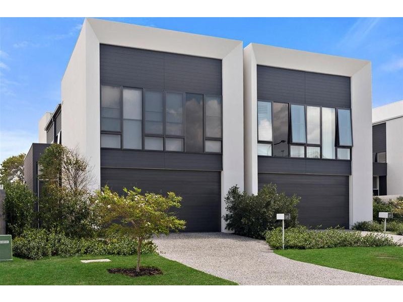 2/9 Magnoli Circuit, Palm Beach QLD 4221