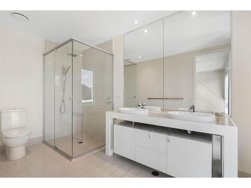 2/9 Magnoli Circuit, Palm Beach QLD 4221