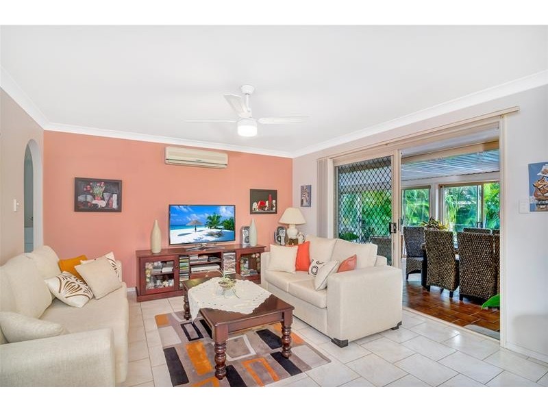 5 Damson Place, Elanora QLD 4221