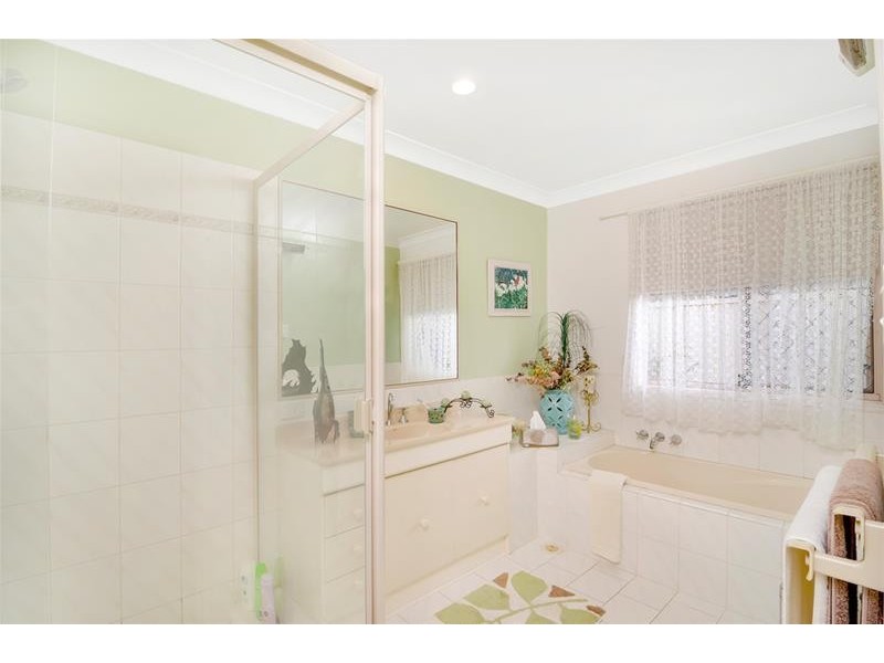 5 Damson Place, Elanora QLD 4221