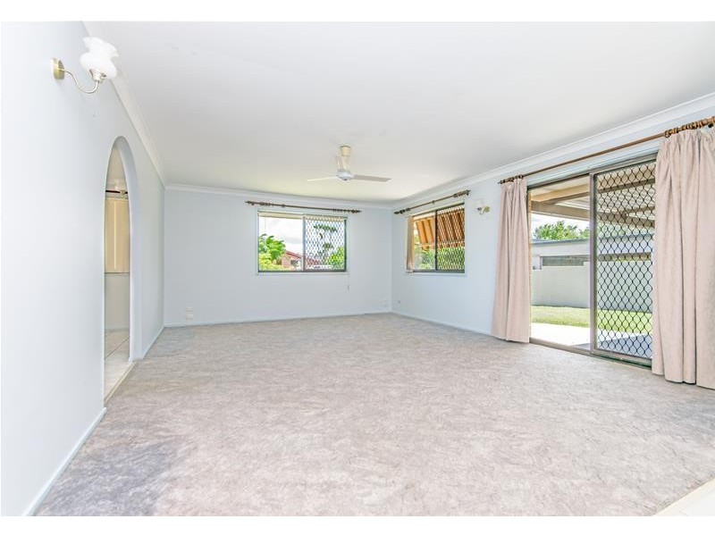 17 Auk  Avenue, Burleigh Waters QLD 4220