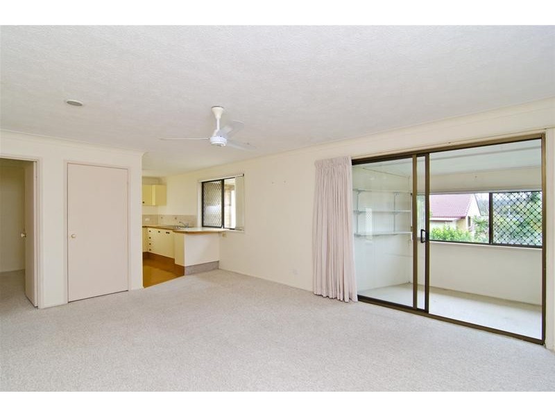 2/4 Daisy Street, Elanora QLD 4221