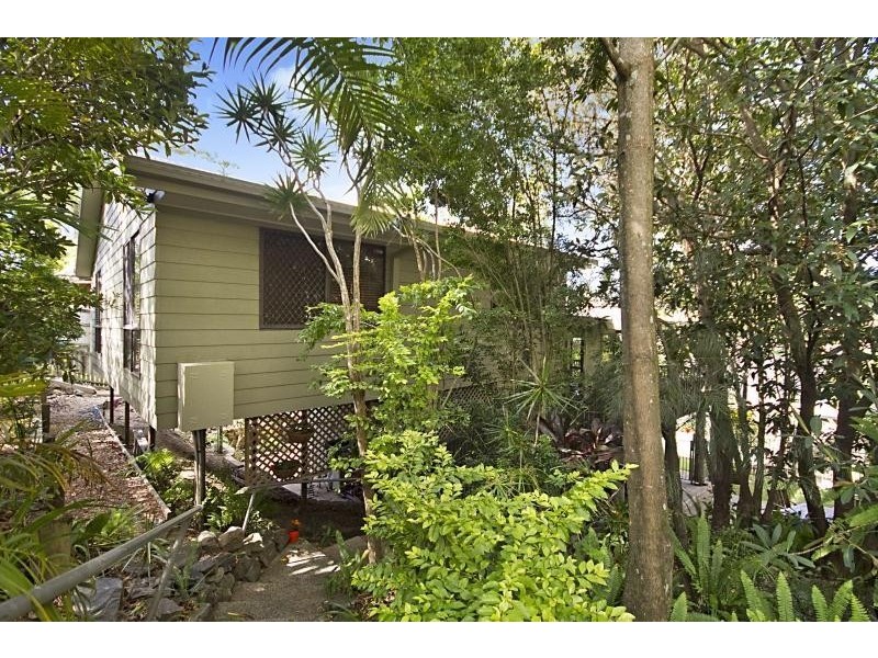 15 Crest Drive, Elanora QLD 4221