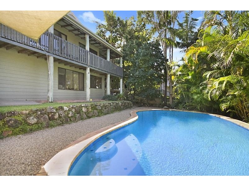 15 Crest Drive, Elanora QLD 4221