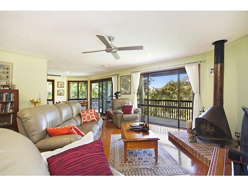 15 Crest Drive, Elanora QLD 4221