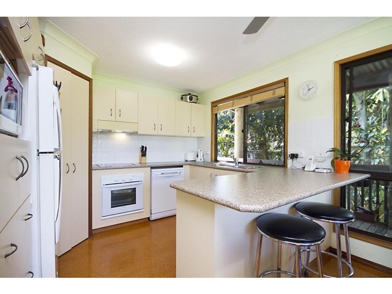 15 Crest Drive, Elanora QLD 4221