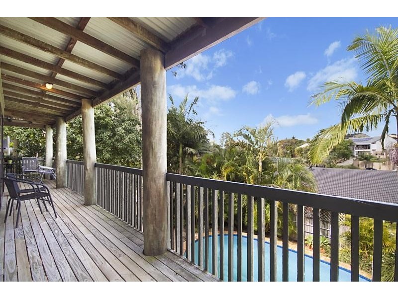 15 Crest Drive, Elanora QLD 4221