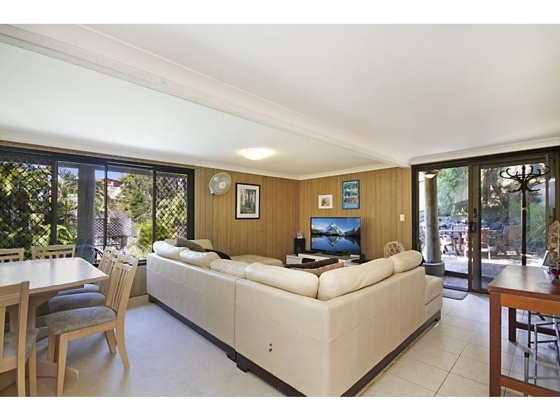 15 Crest Drive, Elanora QLD 4221