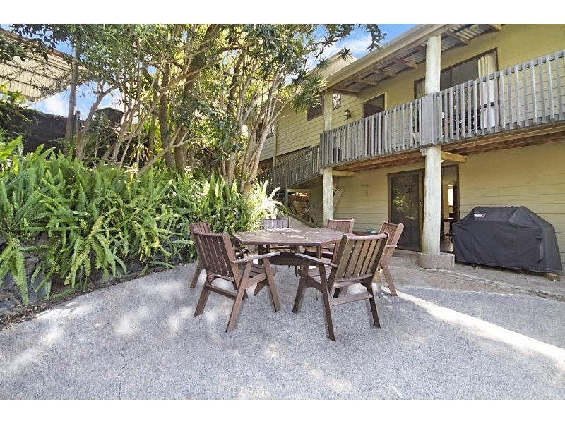 15 Crest Drive, Elanora QLD 4221