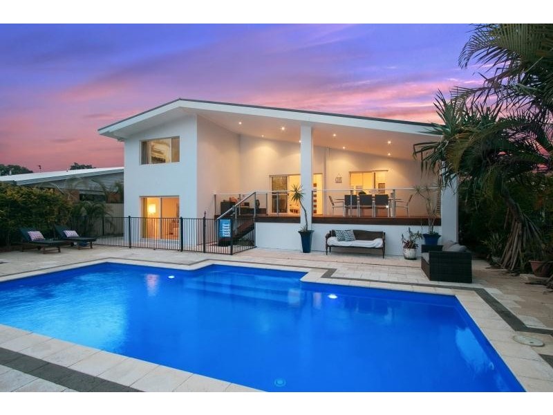 34 Riverside Drive, Currumbin Waters QLD 4223