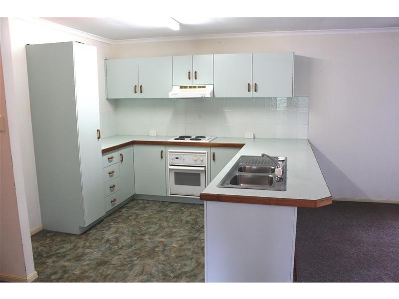 2/4 Cowal Court, Elanora QLD 4221