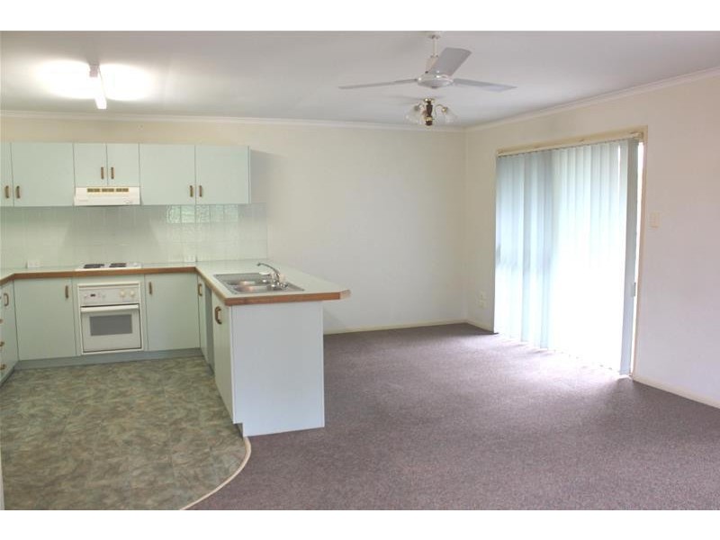2/4 Cowal Court, Elanora QLD 4221