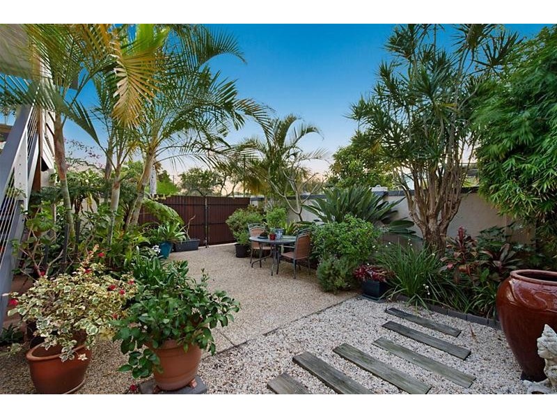 1/13 Morotai  Avenue, Palm Beach QLD 4221