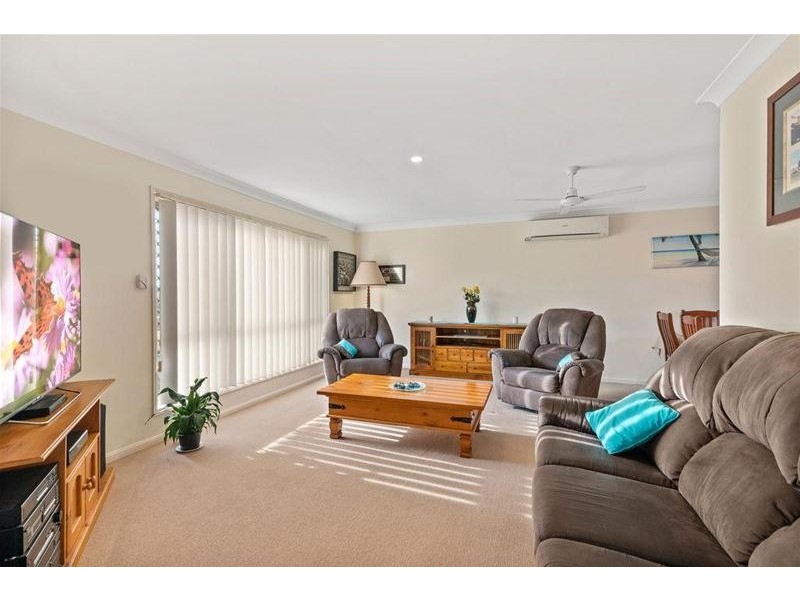 76 Casuarina Drive, Elanora QLD 4221