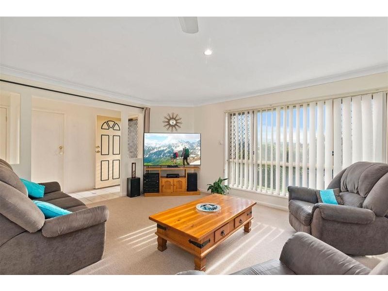 76 Casuarina Drive, Elanora QLD 4221