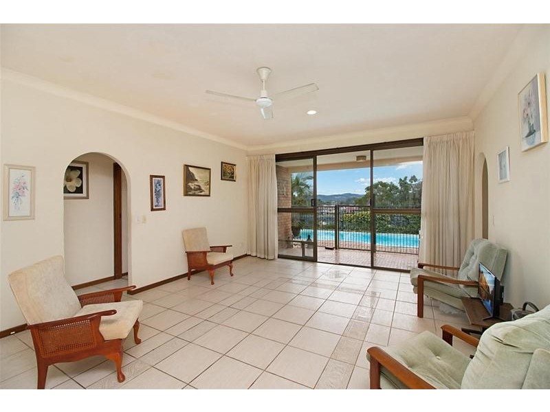 4 Capel Court, Elanora QLD 4221