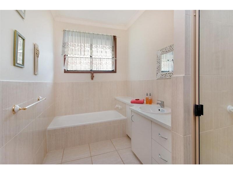 4 Capel Court, Elanora QLD 4221