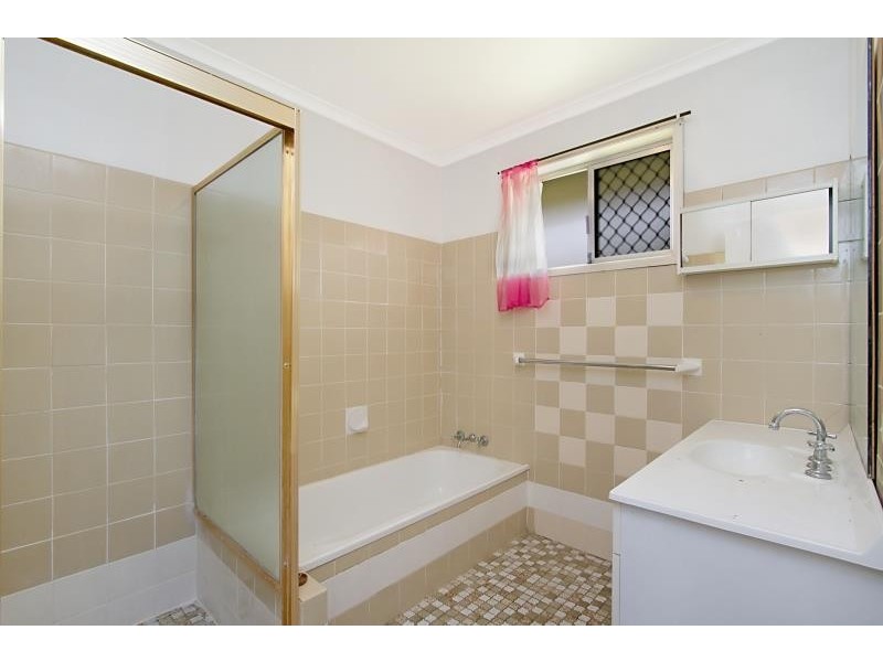 201 Mallawa Drive, Palm Beach QLD 4221