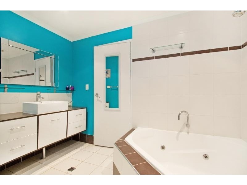 8 Glentrees Grove, Currumbin Waters QLD 4223