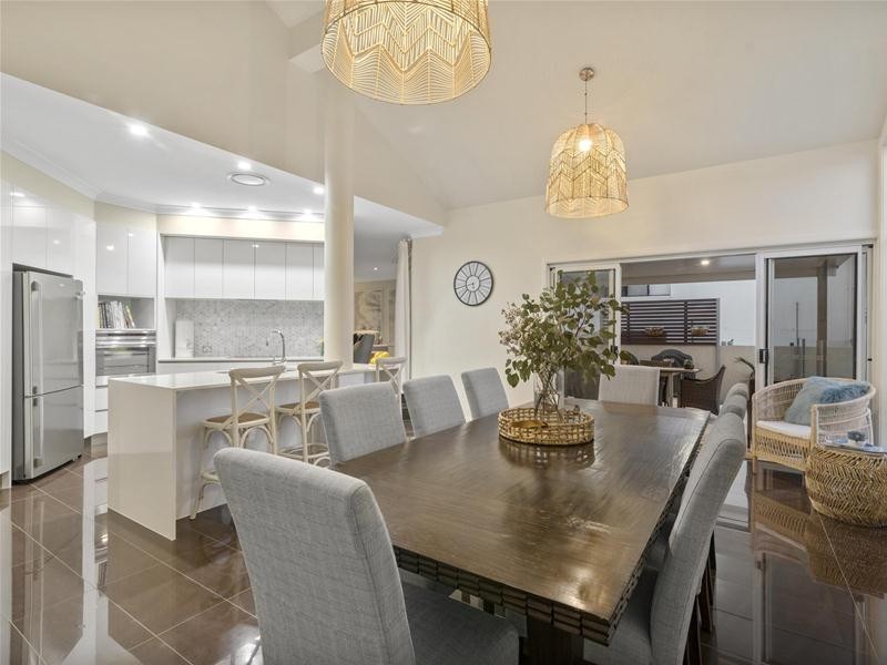 32 Jarrahdale Drive, Elanora QLD 4221