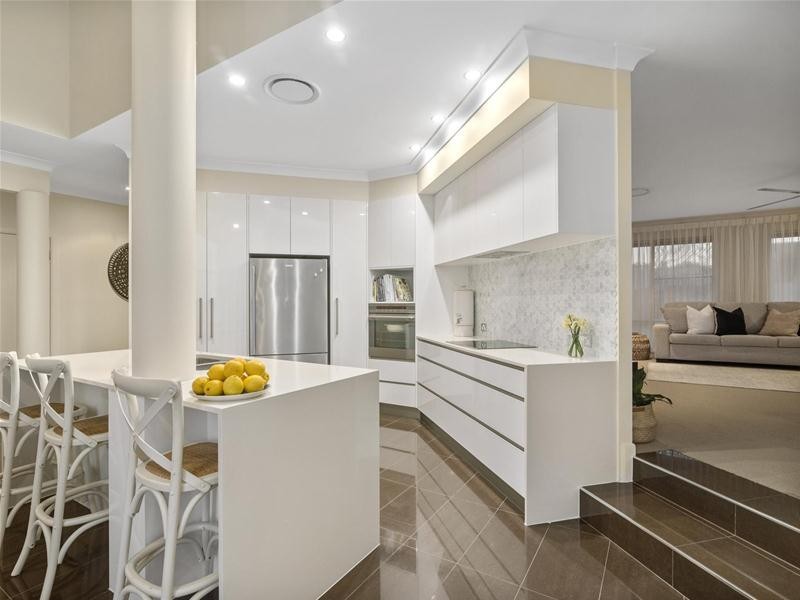 32 Jarrahdale Drive, Elanora QLD 4221