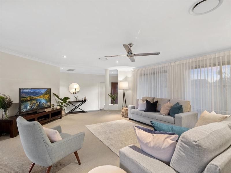 32 Jarrahdale Drive, Elanora QLD 4221