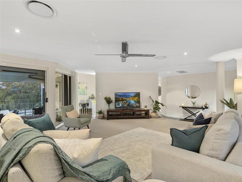 32 Jarrahdale Drive, Elanora QLD 4221