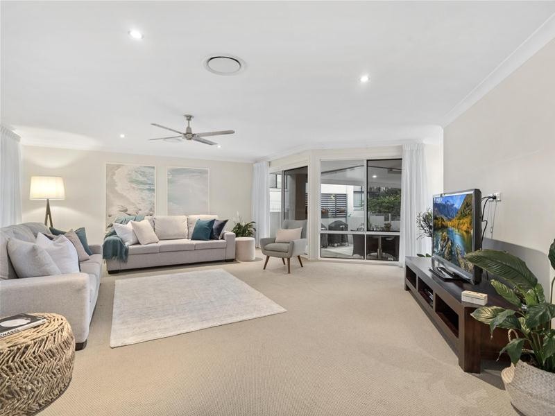 32 Jarrahdale Drive, Elanora QLD 4221