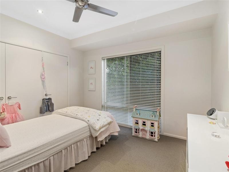 32 Jarrahdale Drive, Elanora QLD 4221