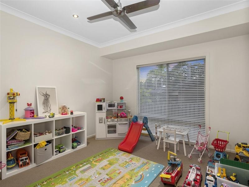 32 Jarrahdale Drive, Elanora QLD 4221