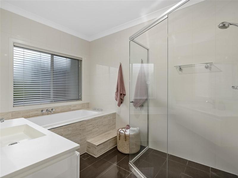 32 Jarrahdale Drive, Elanora QLD 4221