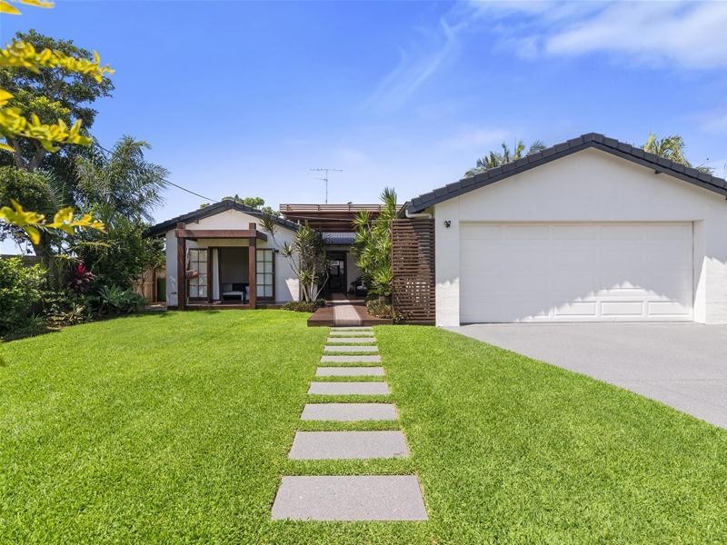 124 Mallawa Drive, Palm Beach QLD 4221