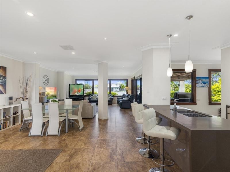 124 Mallawa Drive, Palm Beach QLD 4221