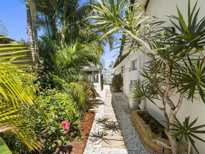 124 Mallawa Drive, Palm Beach QLD 4221
