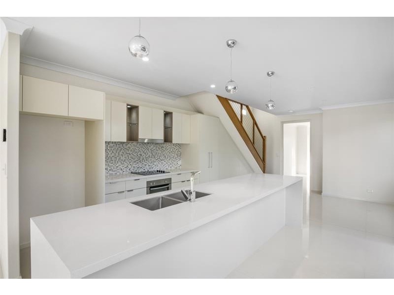 2/10 Molucca Avenue, Palm Beach QLD 4221