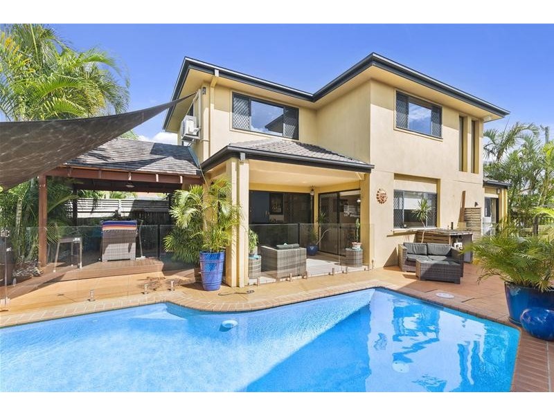 2/52 Tallebudgera Drive, Palm Beach QLD 4221