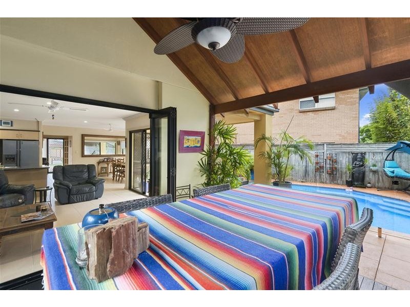 2/52 Tallebudgera Drive, Palm Beach QLD 4221