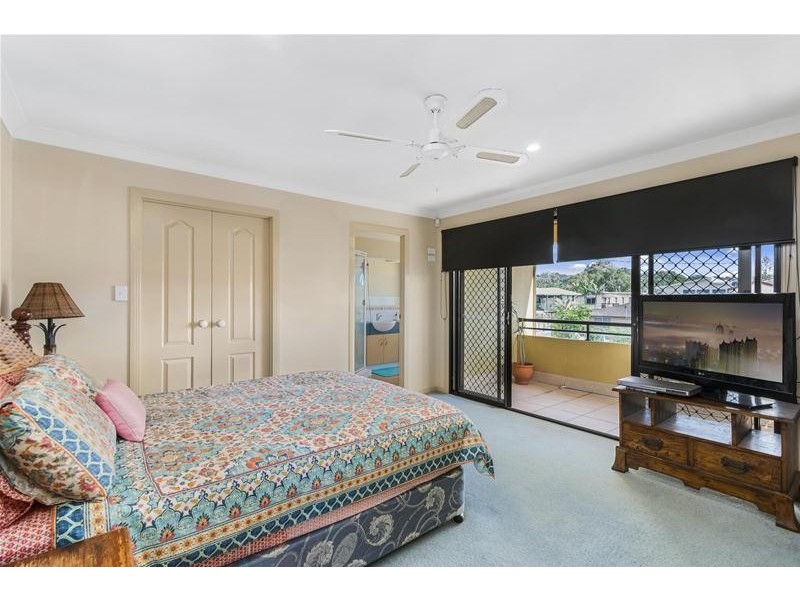 2/52 Tallebudgera Drive, Palm Beach QLD 4221