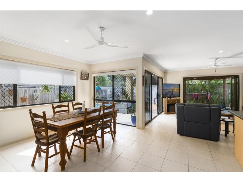2/52 Tallebudgera Drive, Palm Beach QLD 4221
