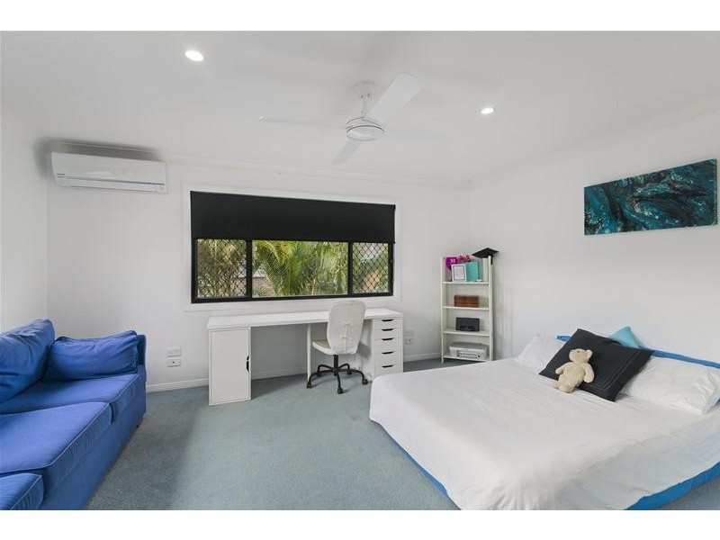 2/52 Tallebudgera Drive, Palm Beach QLD 4221