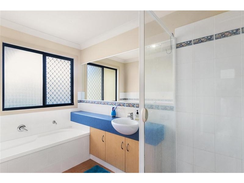 2/52 Tallebudgera Drive, Palm Beach QLD 4221