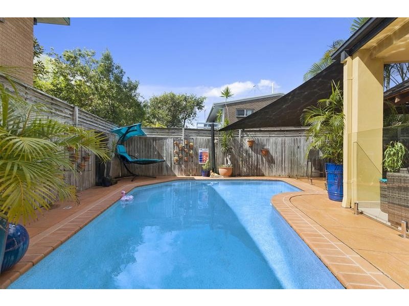 2/52 Tallebudgera Drive, Palm Beach QLD 4221