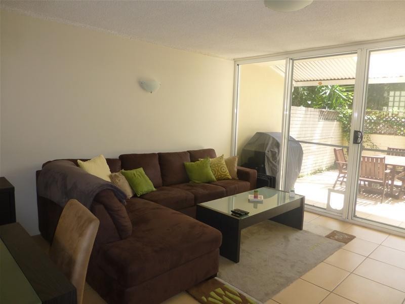 2/34 Hayle Street, Burleigh Heads QLD 4220