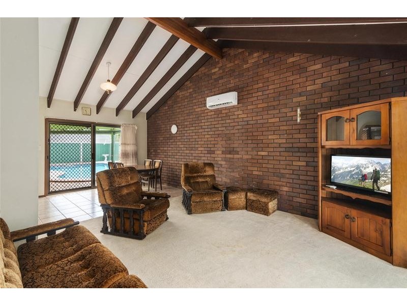 77 KP McGrath Drive, Elanora QLD 4221