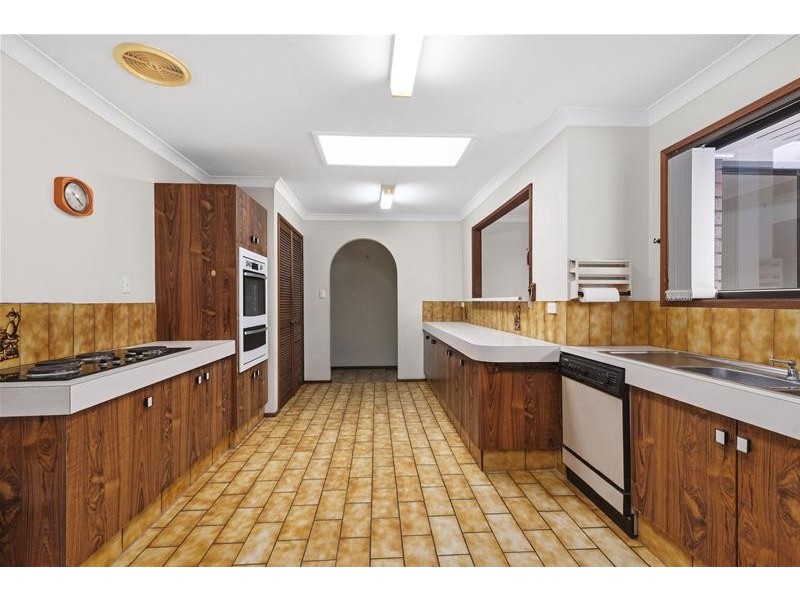 77 KP McGrath Drive, Elanora QLD 4221