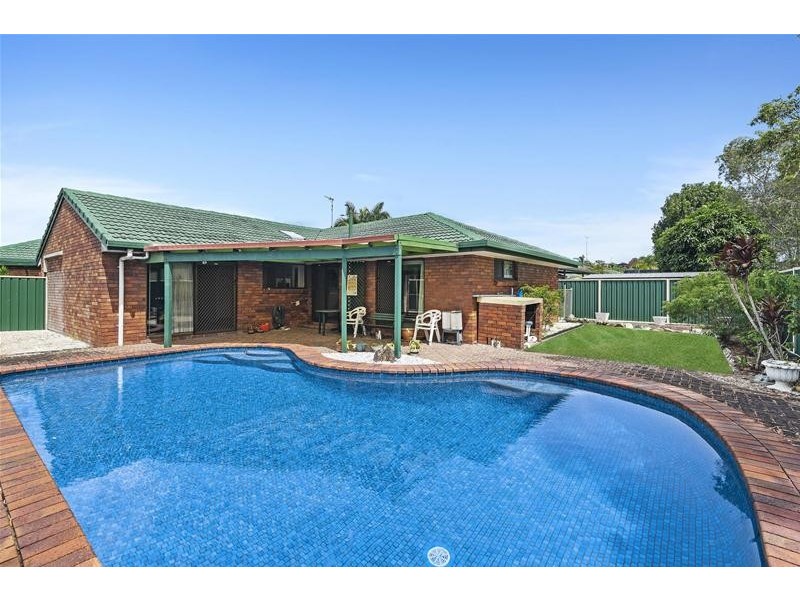 77 KP McGrath Drive, Elanora QLD 4221