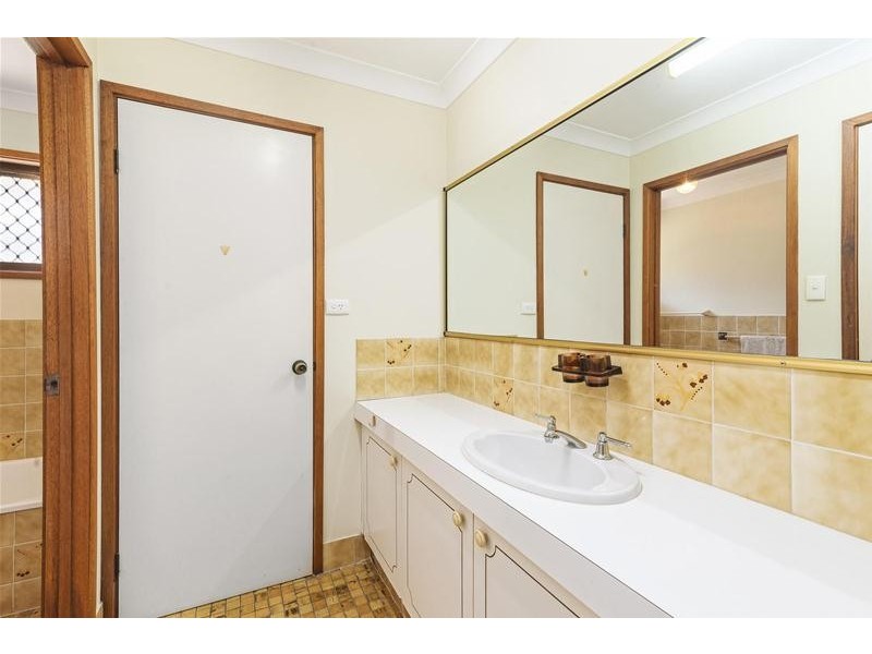 77 KP McGrath Drive, Elanora QLD 4221