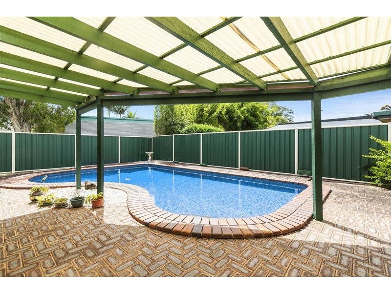 77 KP McGrath Drive, Elanora QLD 4221