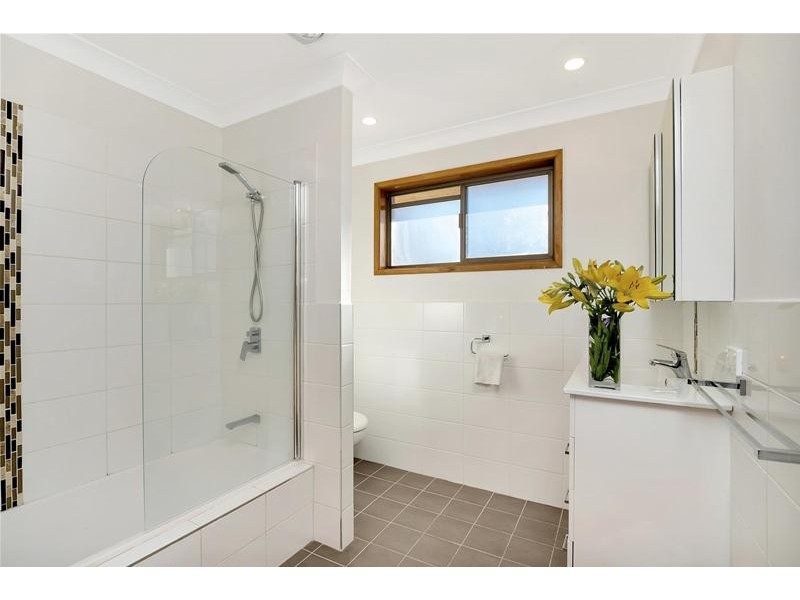 93 K P McGrath Drive, Elanora QLD 4221